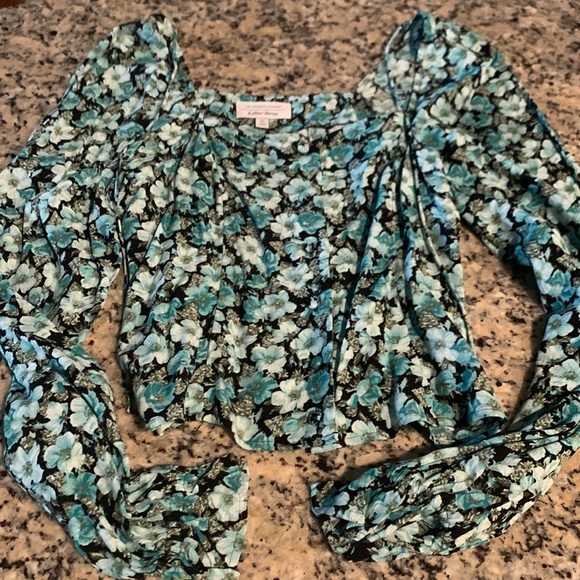 & Other Stories Ruffled Cuff Button Up Top S - Picture 3 of 4